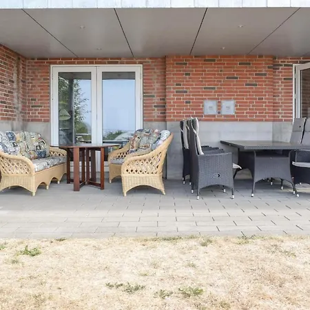 Three-bedroom In 아파트 *
